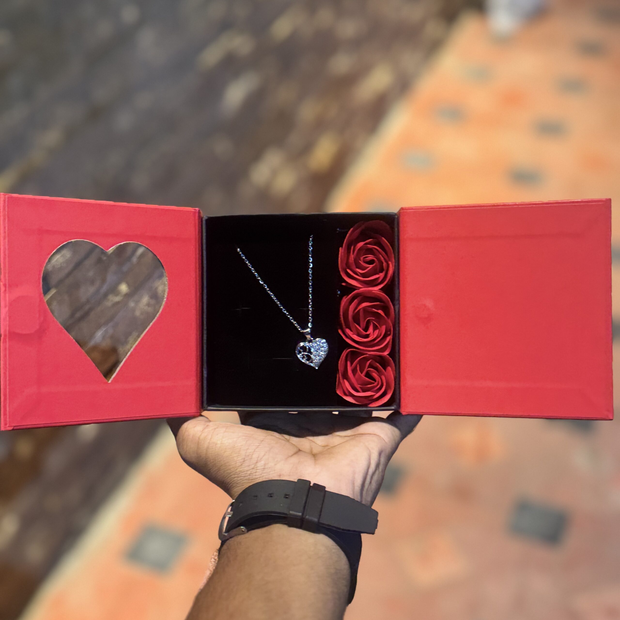 Heart Pendant Roses - Image 2